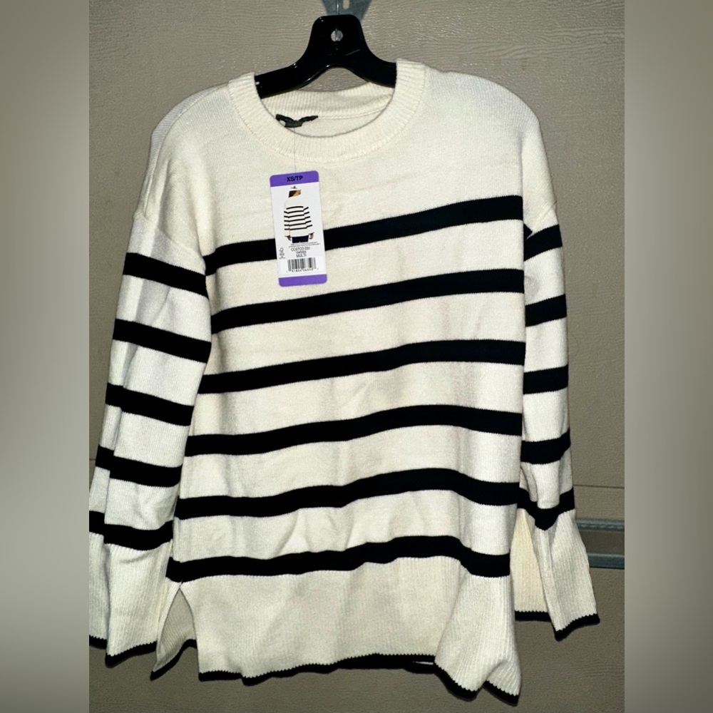 MATTY M TUNIC Black and White Sweater